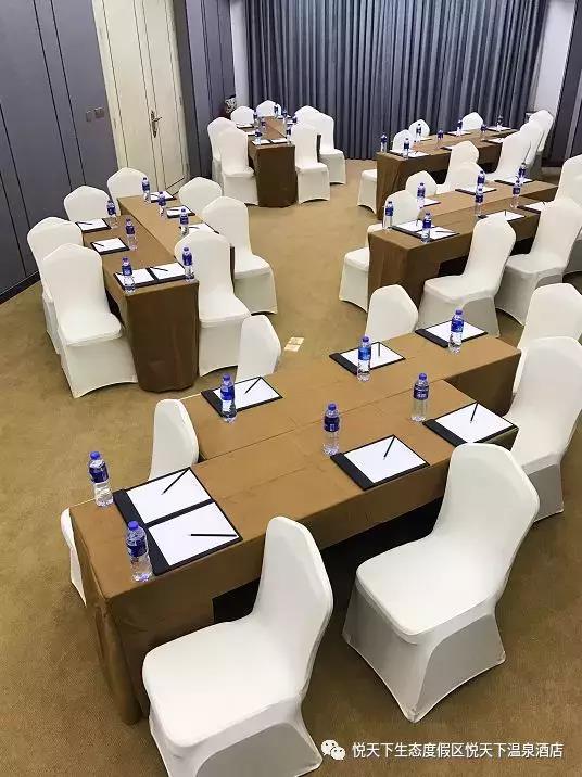 專(zhuān)業(yè)宴會(huì)服務(wù) 島嶼式布局，會(huì)議室B空間解決方案